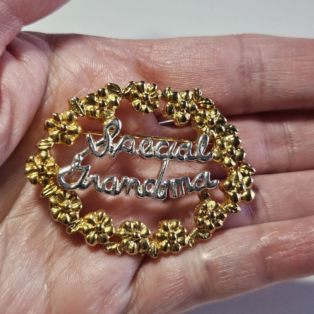 Two-tone Vintage Special Grandma Oval Brooch
